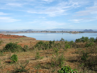 Вьетнам. Озеро в горах (фото)