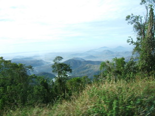 Вид на невысокие вьетнамские горы (фото)