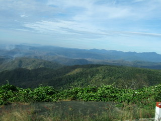 Вид на невысокие вьетнамские горы (фото)