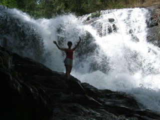 Вьетнам. Бурные воды водопада (фото)