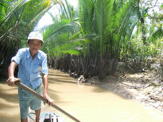 Экскурсия в дельту Меконга. Наш рулевой (фото)