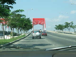 Вьетнам, Сайгон (Хошимин). Красный мост (это не его название, просто он в самом деле красный!) (фото)