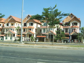 В таких домах живут крупные вьетнамские чиновники и мафия :-) (фото)