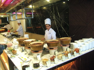 Вьетнам, Сайгон (Хошимин). В ресторане отеля "Palace" (фото)