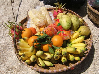 Типовой ассортимент фруктов у бродячих продавцов (фото)