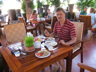 Вьетнам, отель Swiss Village. А здесь, собственно, и завтракают туристы (фото)